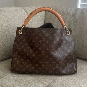 Louis Vuitton Artsy MM Bag